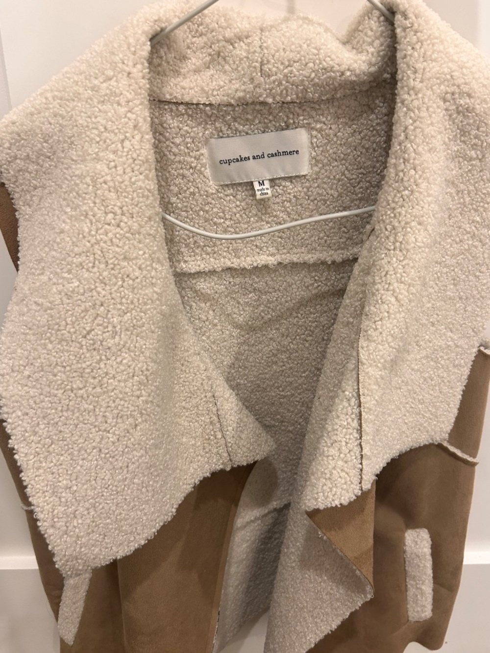 Chic vest - Picture 3 of 3